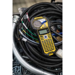 Rotuladora Industrial Portatil. para Etiq. 6 - 9 - 12 Y 19 mm. Kit Cargador y Maletin BMP21-PLUS Brady